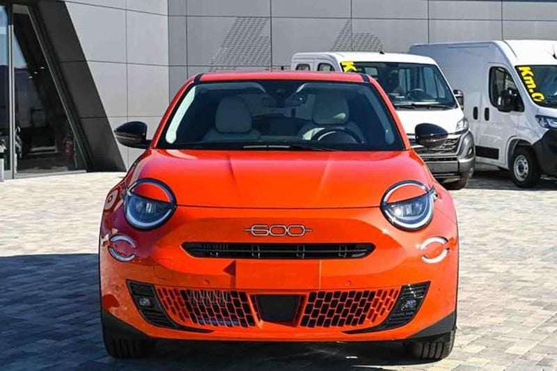 Nuova Fiat 600 La Prima 101 CV (74 kW) 2025 Blu SUV