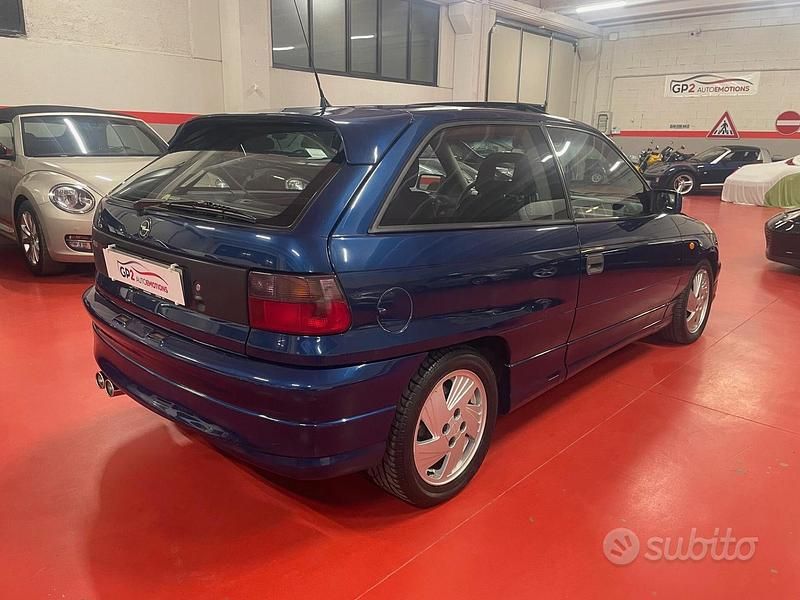 Usata Opel Astra 150 CV (110 kW) 1994 Blu Berlina