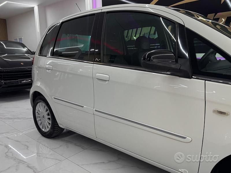 Usata Lancia Musa Platinum 95 CV (69 kW) 2011 Bianco Monovolume