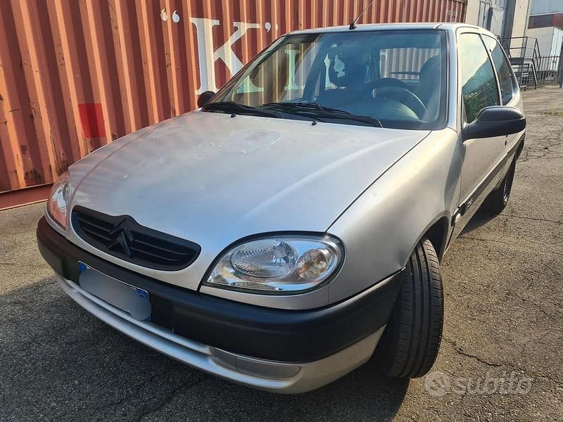 Grigio Usata 2003 Citroën Saxo Due volumi | 1200 € (Ottimo prezzo) - Immagine 1/4