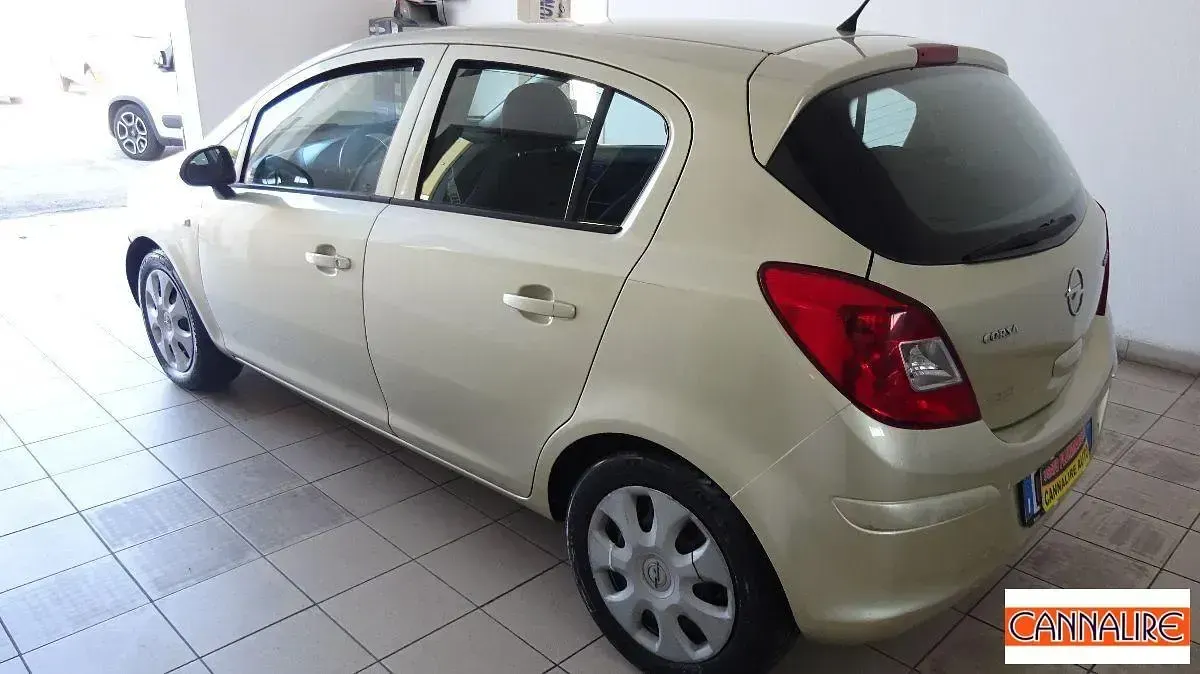 Usata Opel Corsa Cosmo 75 CV (55 kW) 2008 Oro Utilitaria