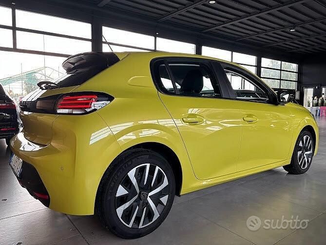 Usata Peugeot 208 Active 75 CV (55 kW) 2024 Verde Utilitaria