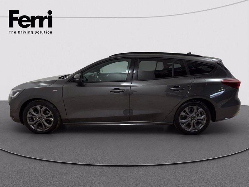 Käytetty Ford Focus ST-Line 125 HP (91 kW) 2022 Harmaa Farmari