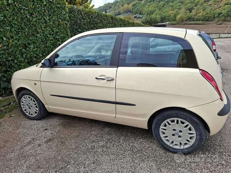 Usata Lancia Ypsilon 60 CV (44 kW) 2005 Giallo Utilitaria