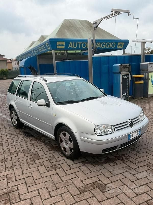 Begagnad VW Golf IV 2000 Grå Kombi