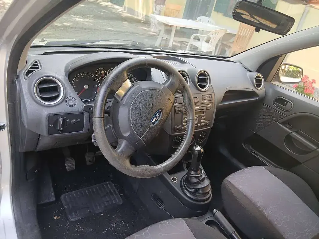 Usata Ford Fiesta 75 CV (55 kW) 2007 Utilitaria