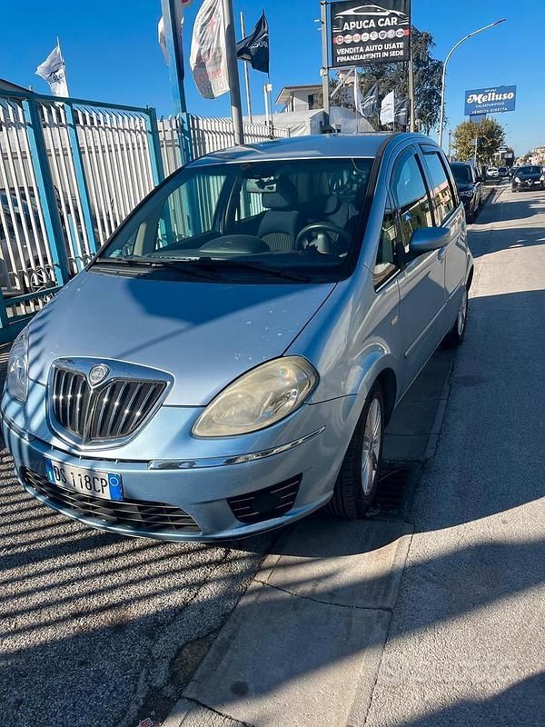 Usata Lancia Musa 90 CV (66 kW) 2009 Blu Monovolume
