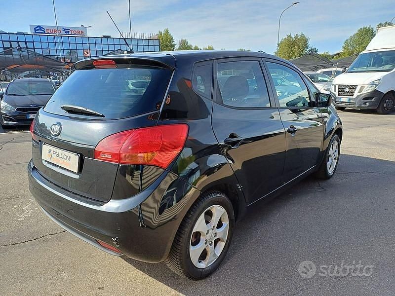 Usata Kia Venga 90 CV (66 kW) 2012 Nero Utilitaria