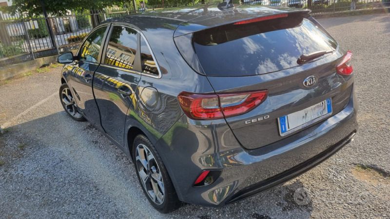 Usata Kia Ceed 140 CV (102 kW) 2019 Grigio Utilitaria