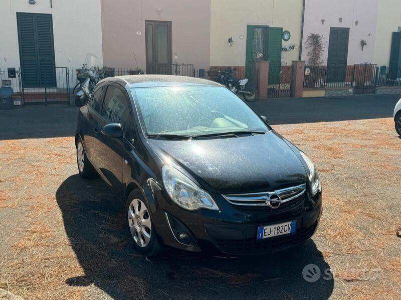 Usata 2011 Opel Corsa Tre volumi | 4000 € (Ottimo prezzo) - Immagine 1/4