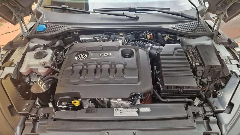 Usata VW Arteon Sportline 239 CV (175 kW) 2017 Argento Utilitaria