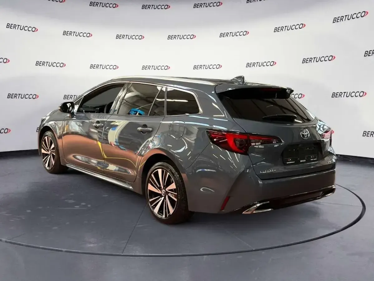 Nuova Toyota Corolla Active 140 CV (102 kW) 2026 Grigio Station wagon