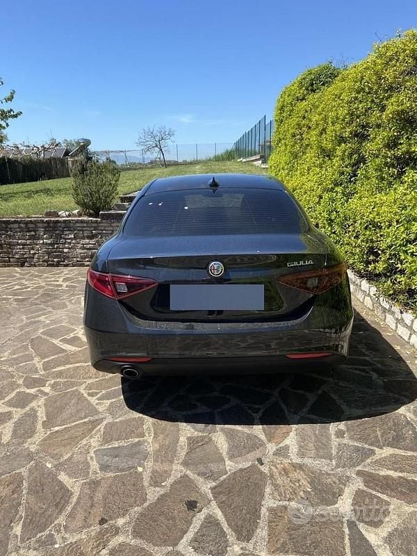 Usata Alfa Romeo Giulia 160 CV (117 kW) 2019 Nero Berlina