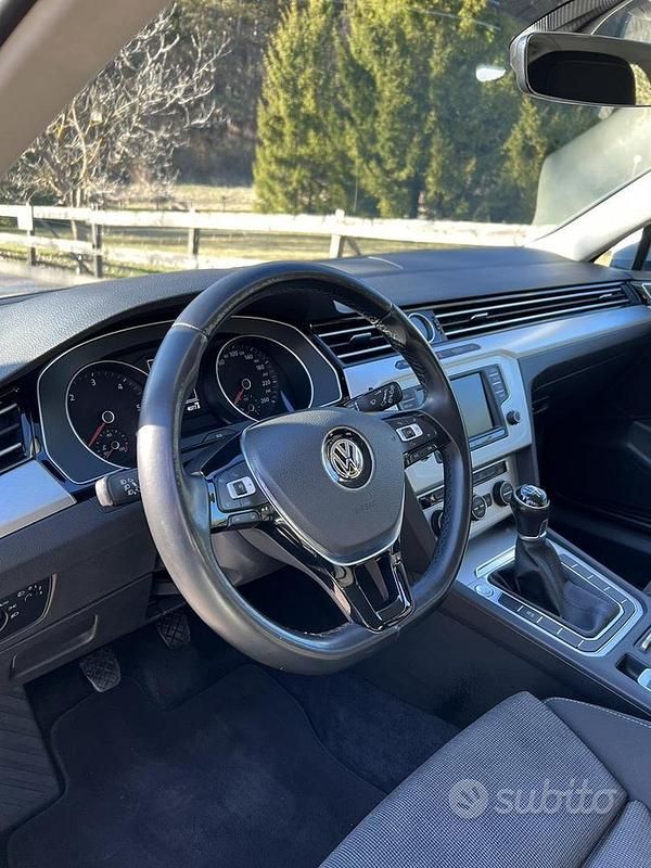 Usata VW Passat Trendline 120 CV (88 kW) 2016 Grigio Station wagon