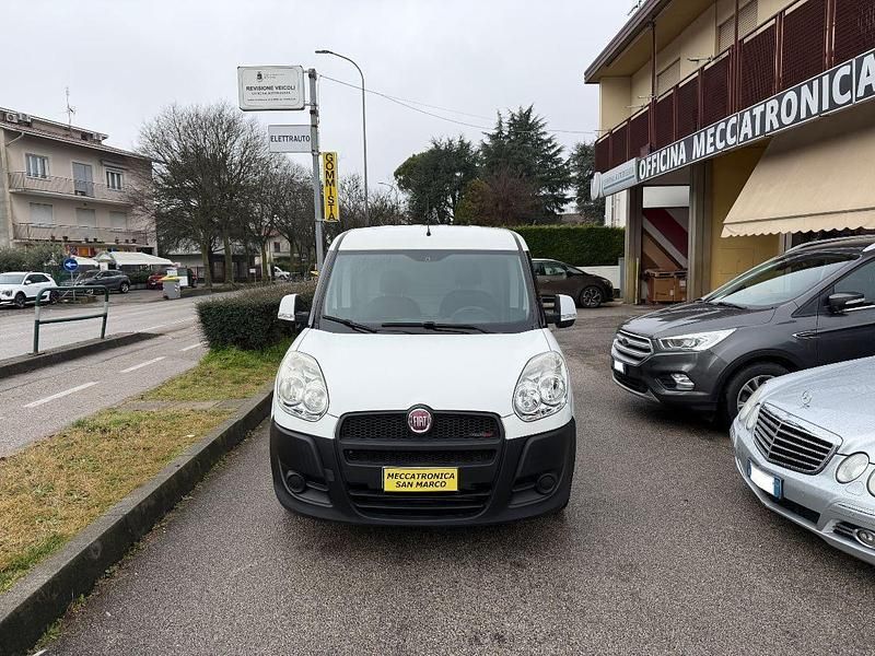 Usata Fiat Doblò 90 CV (66 kW) 2011 Bianco Monovolume