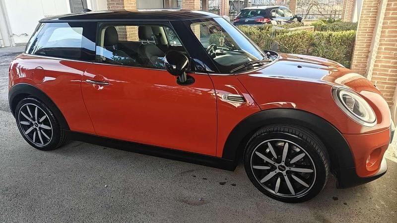 Usata Mini Cooper D 116 CV (85 kW) 2019 Arancione Utilitaria