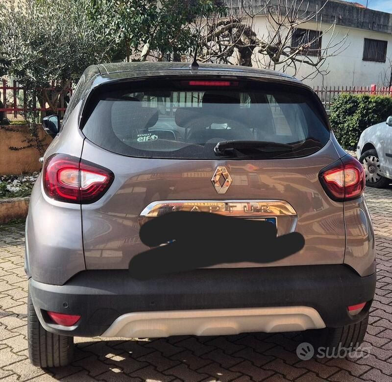 Grigio Usata 2017 Renault Captur SUV | 13.500 € (Molto cara) - Immagine 1/4
