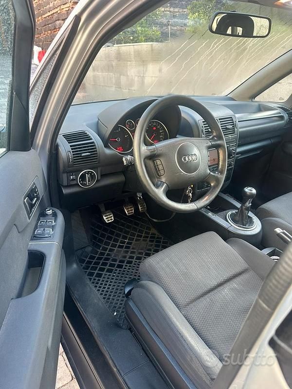 Usata Audi A2 75 CV (55 kW) 2002 Grigio Utilitaria
