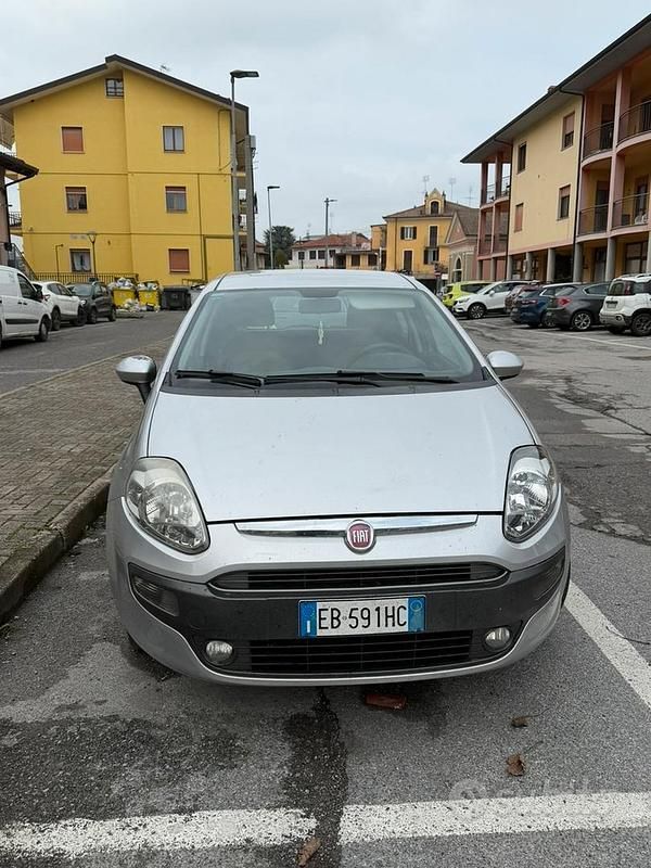Usata Fiat Grande Punto 65 CV (47 kW) 2012 Grigio Utilitaria