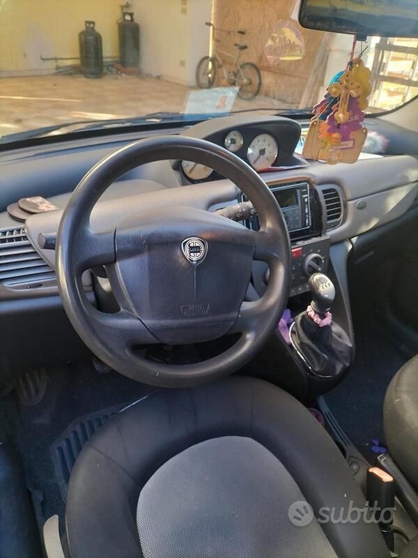 Usata Lancia Ypsilon 60 CV (44 kW) 2006 Utilitaria
