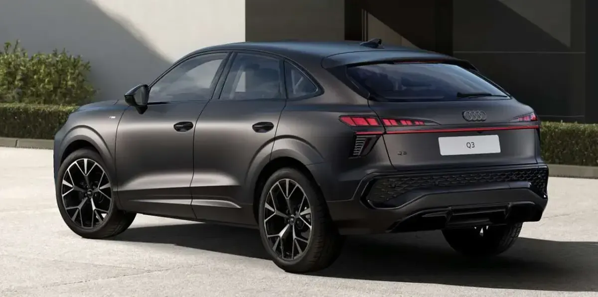 Nuova Audi Q3 Sportback Ambiente 150 CV (110 kW) 2026 Marrone madeira effetto opaco SUV