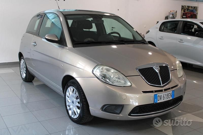 Usata Lancia Ypsilon 60 CV (44 kW) 2009 Marrone Utilitaria