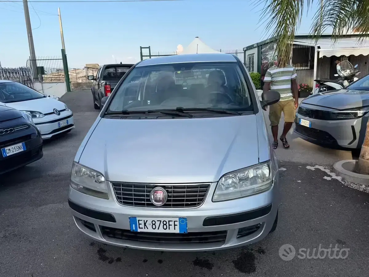 Usata Fiat Idea Active 95 CV (69 kW) 2011 Grigio Monovolume