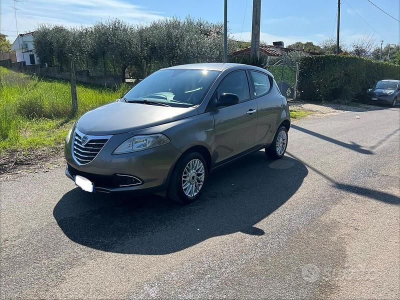 Usata Lancia Ypsilon Silver 85 CV (62 kW) 2013 Grigio Utilitaria