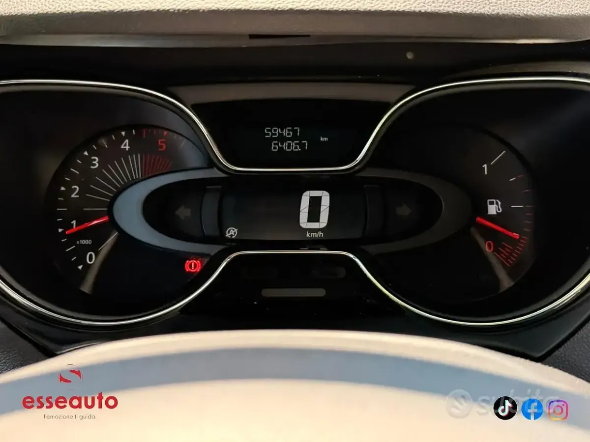 Usata Renault Captur Intens 90 CV (66 kW) 2016 Grigio SUV