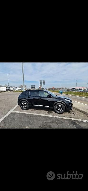 Usata Peugeot 2008 Allure 130 CV (95 kW) 2023 Nero SUV