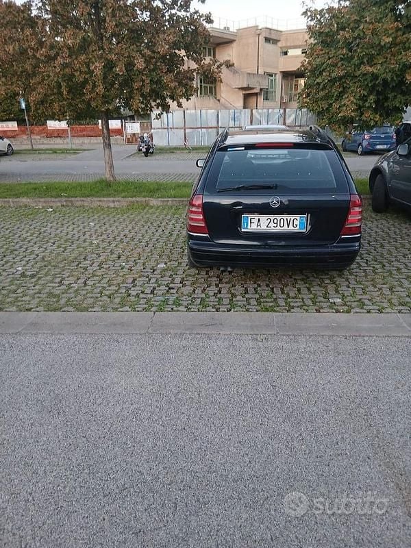 Usata Mercedes 220 224 CV (164 kW) 2004 Nero Berlina