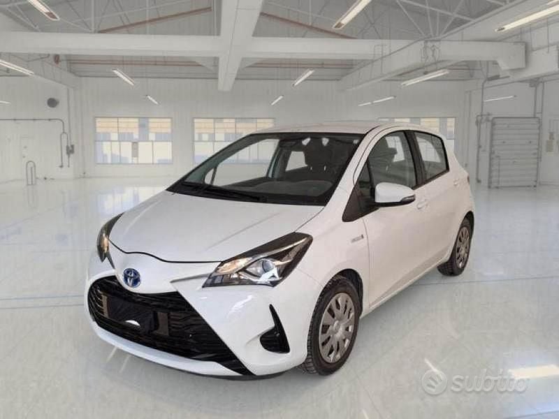 Usata Toyota Yaris Hybrid Business Edition 92 CV (67 kW) 2020 Bianco Berlina