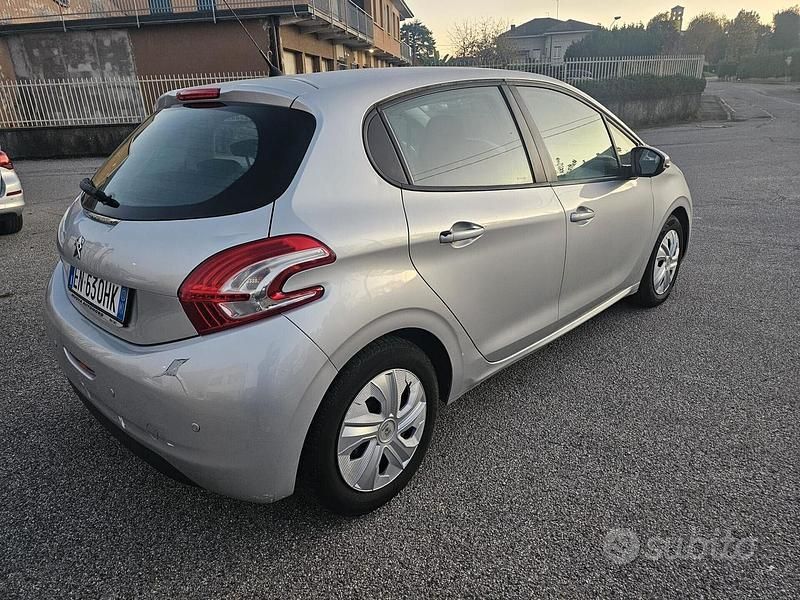 Usata Peugeot 208 81 CV (59 kW) 2012 Grigio Utilitaria