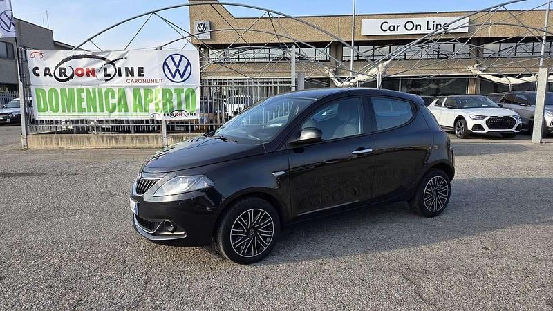 Usata Lancia Ypsilon Gold 69 CV (50 kW) 2023 Nero Utilitaria