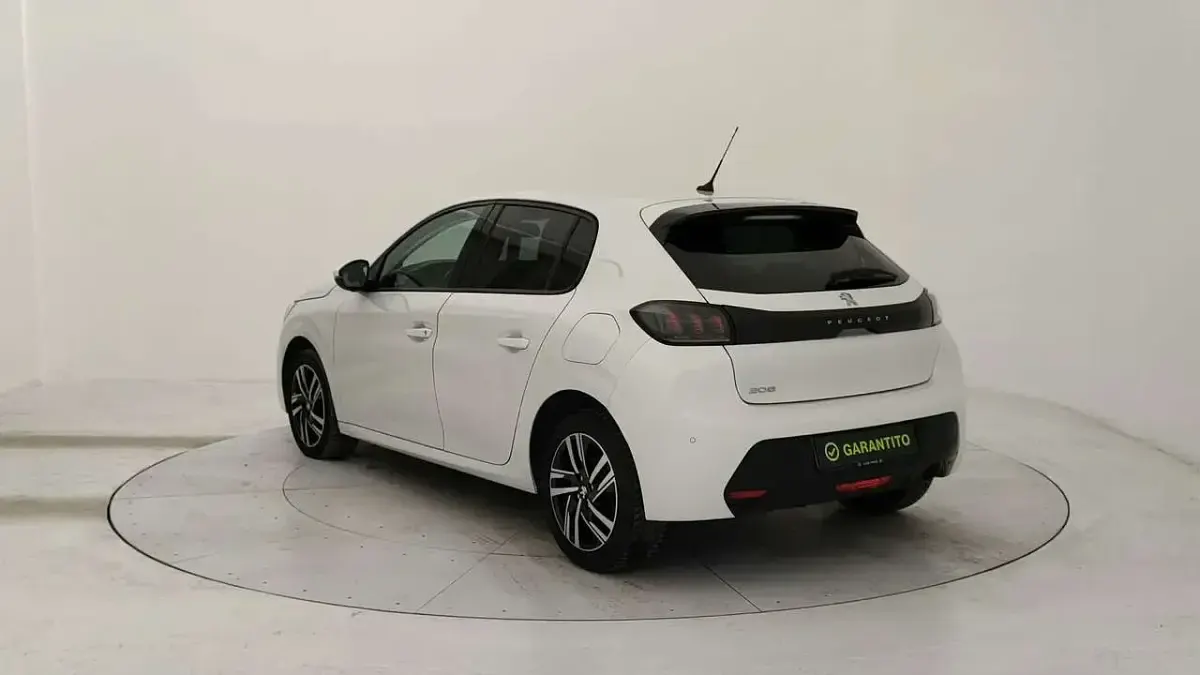 Usata Peugeot 208 Allure 102 CV (75 kW) 2021 Bianco Utilitaria