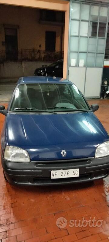 Usato 1997 Renault Clio Benzin (700 €)