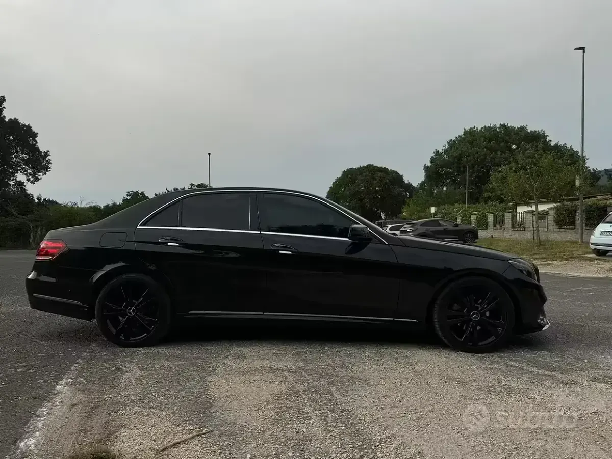 Usata Mercedes E220 Premium 170 CV (125 kW) 2014 Nero Berlina