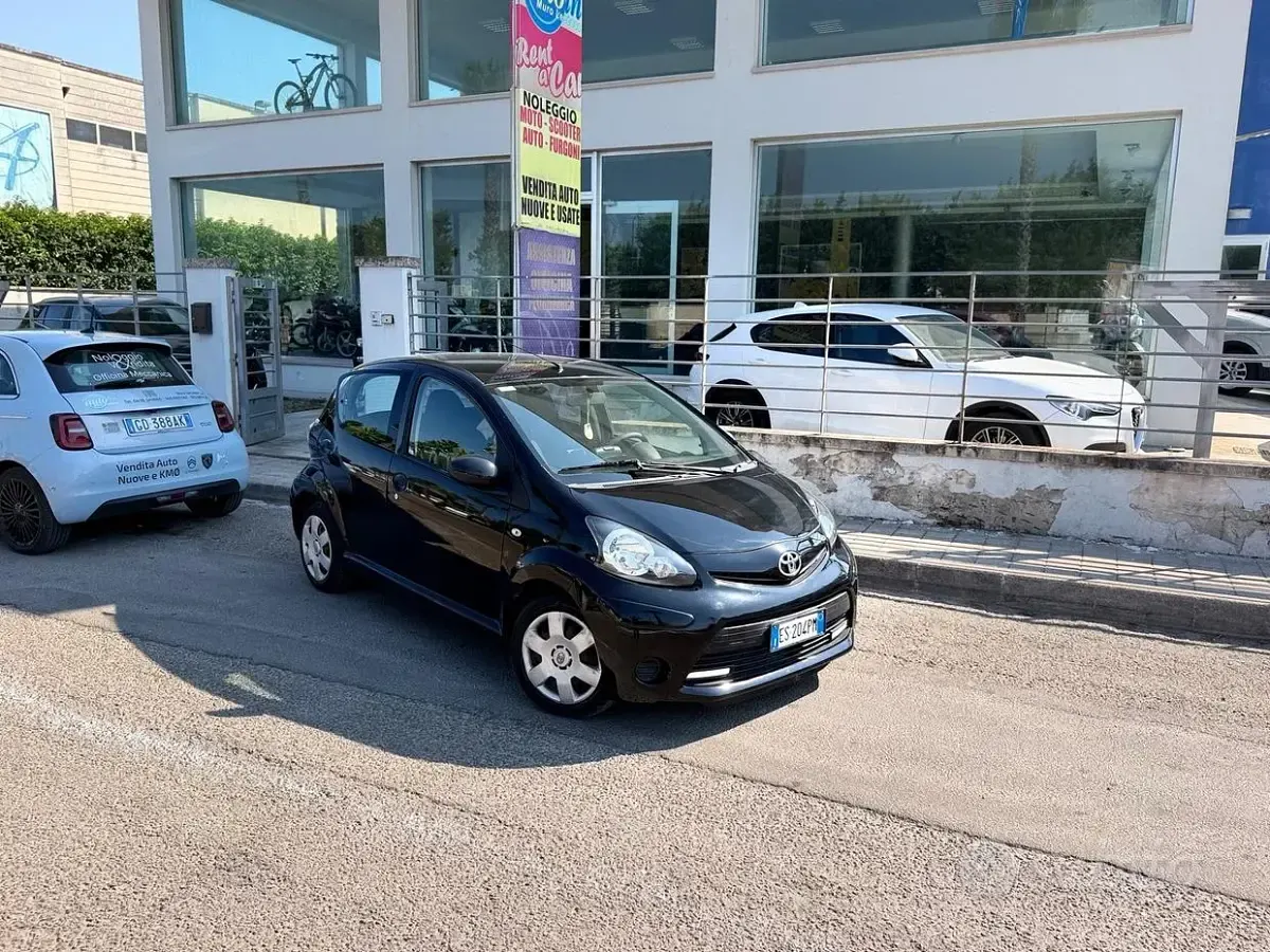 Usata Toyota Aygo Edition 68 CV (50 kW) 2013 Nero Utilitaria