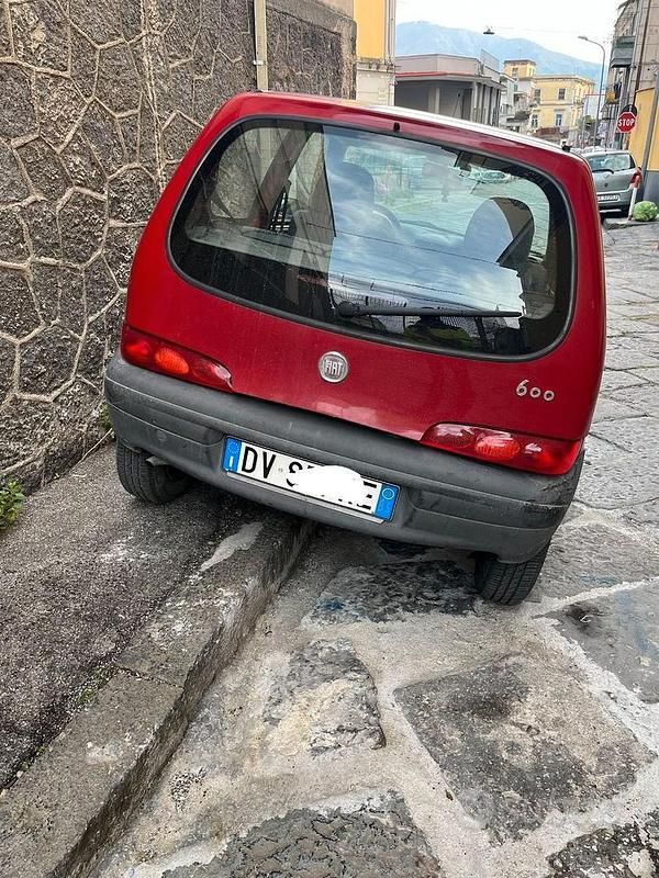 Usata Fiat 600 54 CV (39 kW) 2009 Rosso Utilitaria