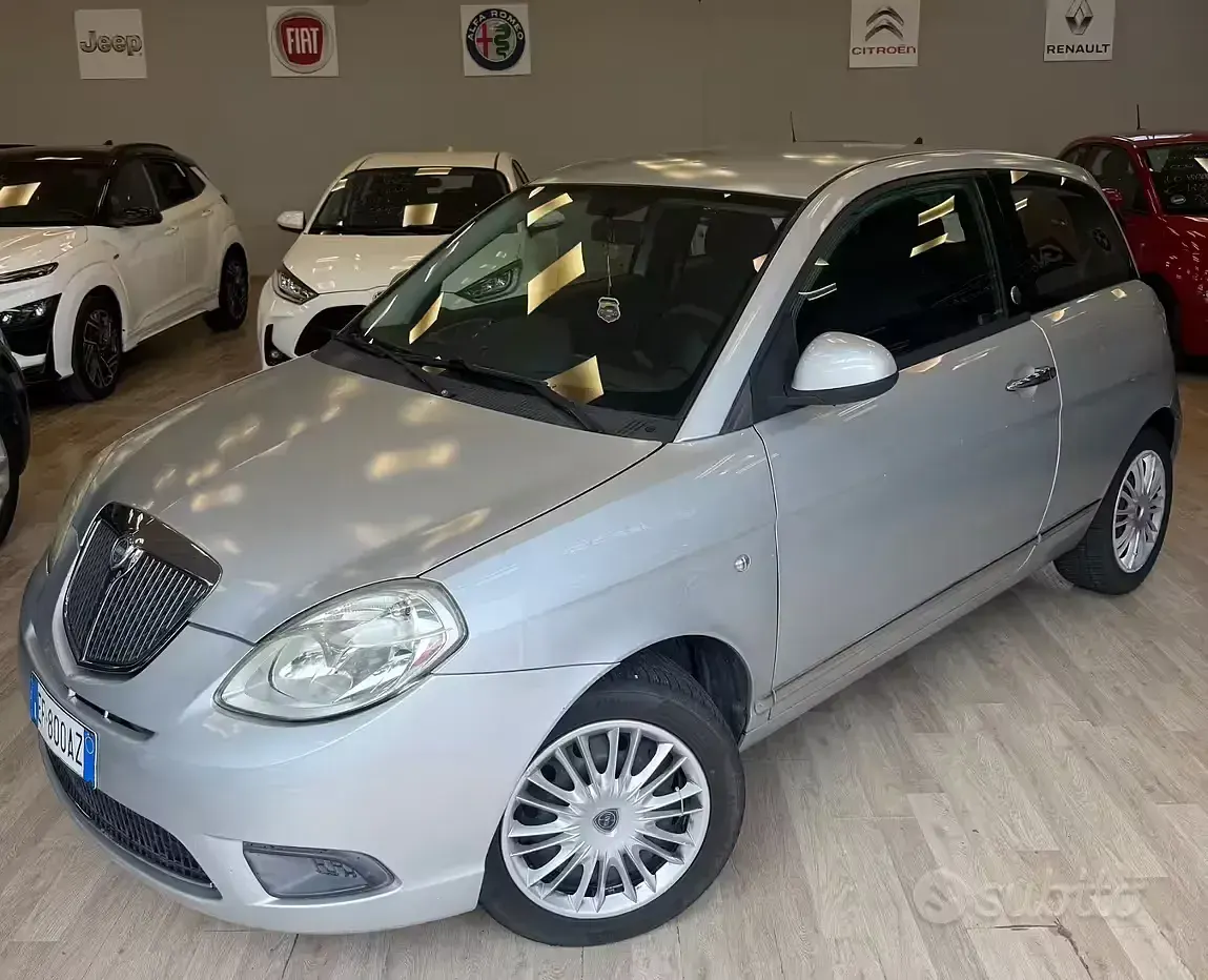 Usata Lancia Ypsilon 77 CV (56 kW) 2010 Grigio Utilitaria