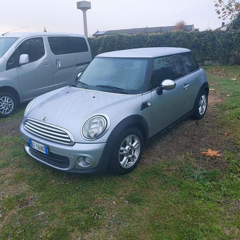Usata Mini ONE 98 CV (72 kW) 2010 Argento Utilitaria