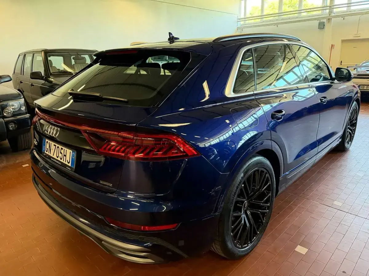Usata Audi Q8 Sport 286 CV (210 kW) 2023 Blu/azzurro SUV