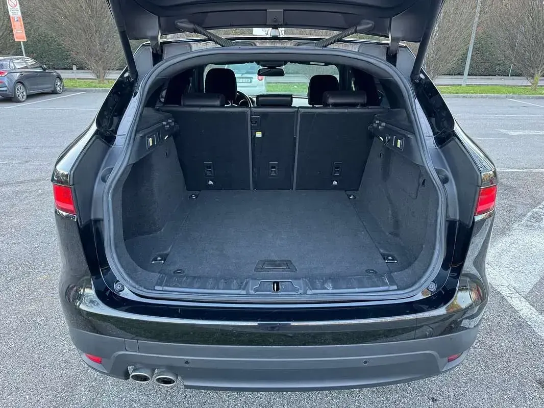 Usata Jaguar F-Pace Portfolio 180 CV (132 kW) 2016 Nero SUV