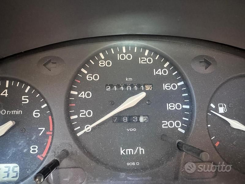 Usata Nissan Micra 75 CV (55 kW) 1996 Grigio Utilitaria