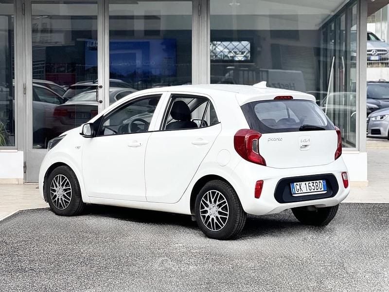 Usata Kia Picanto 65 CV (47 kW) 2022 Bianco Utilitaria