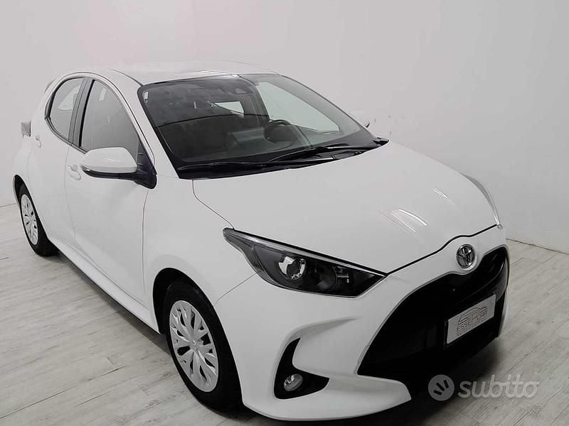 Usata Toyota Yaris Trend 72 CV (52 kW) 2023 Bianco Utilitaria
