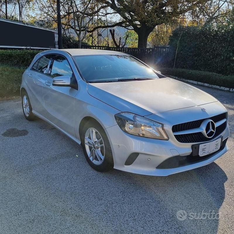 Usata Mercedes A180 109 CV (80 kW) 2017 Grigio Berlina