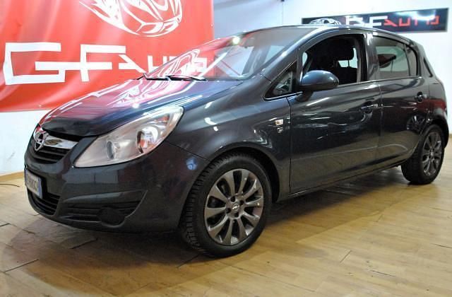 Usata Opel Corsa Cosmo 86 CV (63 kW) 2011 Grigio Berlina