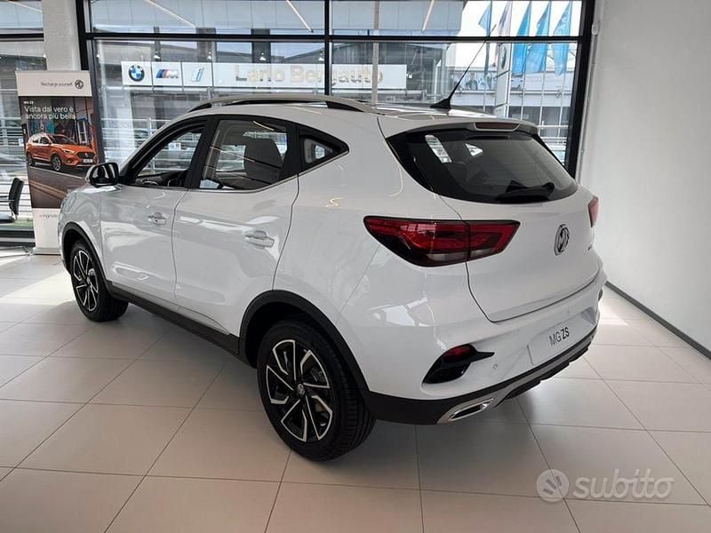 Usata MG ZS Luxury 112 CV (82 kW) 2024 Bianco Berlina