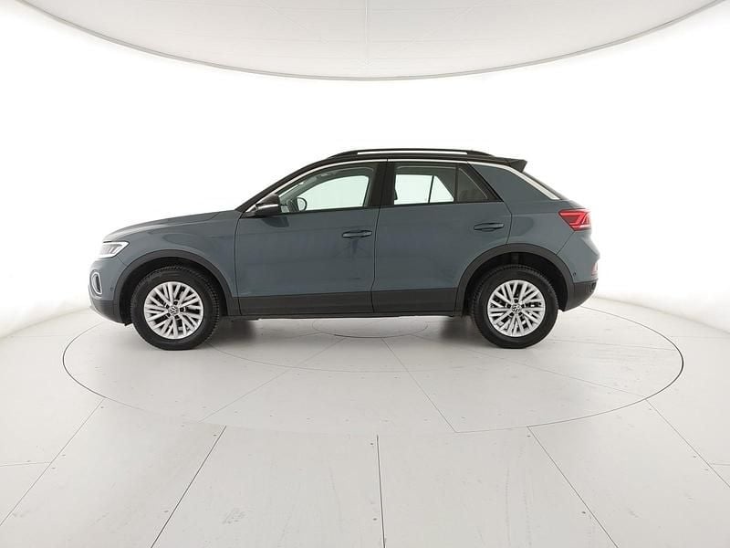 Usata VW T-Roc Life 110 CV (80 kW) 2022 Petroleum blue metallizzato/nero SUV